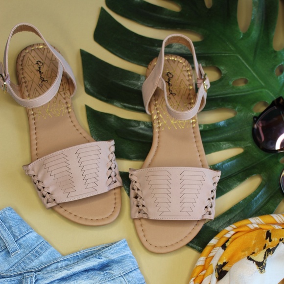 🚨LAST PAIR!!//The Alicia// Blush tan Sandal - Picture 3 of 4